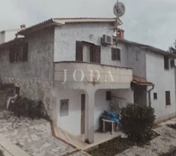 Obiteljska kuća sa tri stana,POREČ okolica