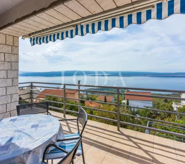 Kuća sa 2 stana i panoramskim pogledom - Dramalj, Crikvenica
