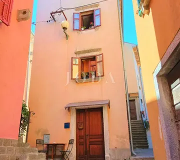 Labin, kuća sa tri stambene jedinice u starogradskoj jezgri