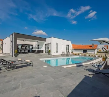 Žminj, moderna Villa sa bazenom, jacuzzijem i saunom