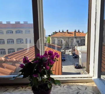 Rijeka širi centar – 2 spavaće, parking u dvorištu, vrt i kućica, idealno za život ili najam, - cover