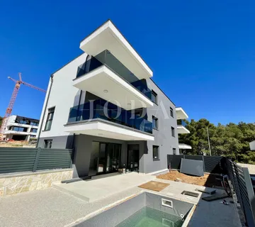 Krk - dvoetažni apartman s bazenom i pogledom na more - cover