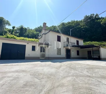 Cerovlje, okolica, kuća na mirnoj lokaciji sa velikim građevinskim terenom