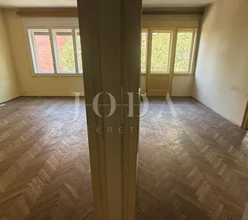 Zagreb, na odličnoj lokaciji-trosoban stan s dva balkona 77m2