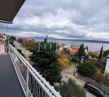 Apartman blizu mora sa 2 balkona i otvorenim pogledom - cover