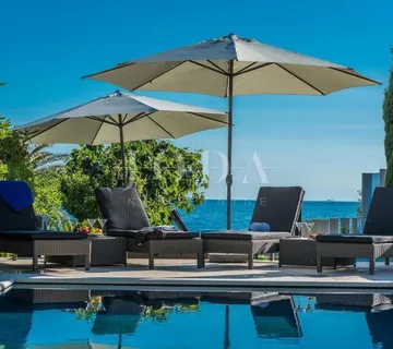 Apartman sa vlastitim prilazom plaži - Novalja