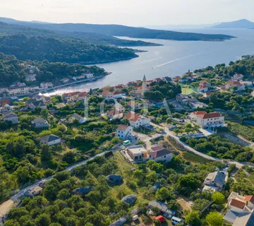 Povlja, Brač – Zemljište s dozvolom za 4 stana - Povlja, Selca
