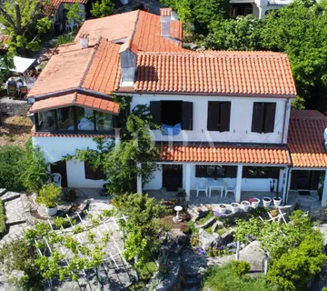 Obiteljska kuća sa velikom okućnicom i pogledom na Kvarner - Pobri, Opatija