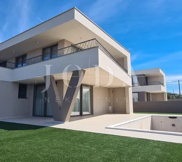 Okolica grada Krka, vila s bazenom i pogledom na more! - cover