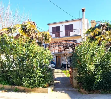 Otok Krk - odlična kuća s potencijalom na lijepoj lokaciji - cover