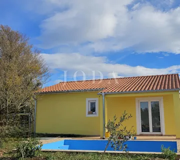 Samostojeća kuća sa bazenom,Vodnjan okolica