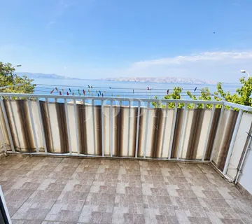 SENJ, stan 105m2 u prizemlju sa prekrasnim pogledom na more