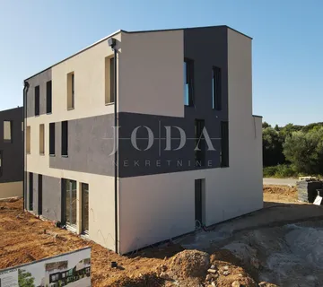 Krk dvoetažni stan