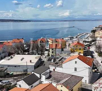 Selce, kuća 50 m od mora za adaptaciju - Selce, Crikvenica