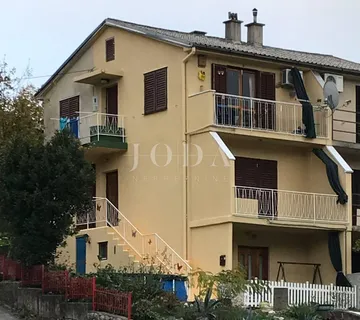 Kuća sa 3 stambene jedinice - Novi Vinodolski