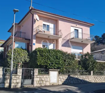 Novi Vinodolski, kuća u blizini centra i mora