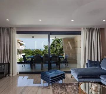 Luksuzni penthouse s bazenom i pogledom na more - cover