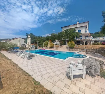 Vila s bazenom i dvije garaže na parceli od 2500m2 - Jadranovo, Crikvenica
