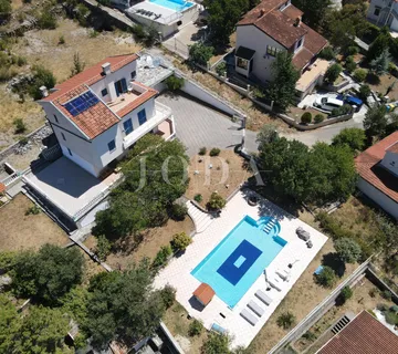 Vila s bazenom i dvije garaže na parceli od 2500m2 - Jadranovo, Crikvenica