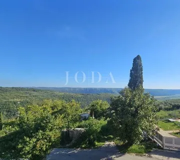 POPUST!PRILIKA!Kamena kuća u nizu sa panoramskim pogledom,BUJE okolica
