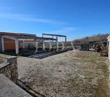 Poslovno proizvodna zgrada na prostranoj parceli,LABIN