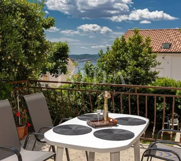 Prodaju se dvije etaže kuće blizu centra i plaže – idealno za život ili investiciju! - Crikvenica