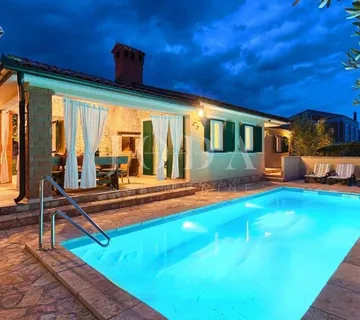 Prekrasna vila s grijanim bazenom,saunom i jacuzzijem,ROVINJ okolica - Barbariga, Vodnjan