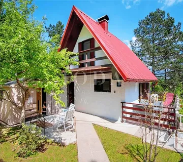 Fužine, Lič kuća u zelenoj oazi - cover