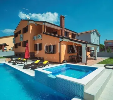 Pula, Villa sa bazenom i jacuzzijem
