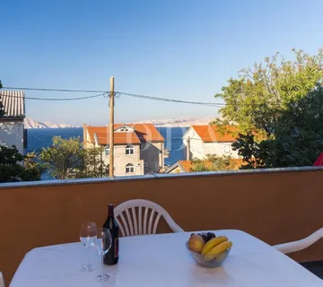 Senj,stan u prizemlju sa prostranom terasom