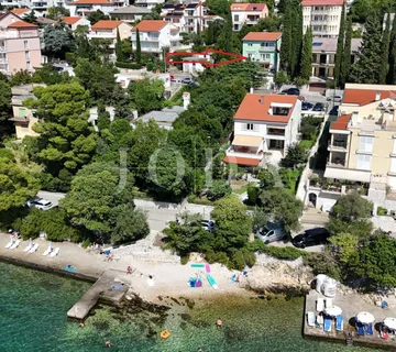 Crikvenica, stan s garažom i velikom okućnicom, samo 60 m od mora