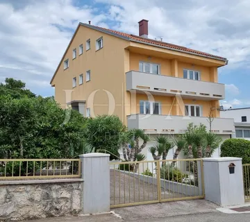 Crikvenica, samostojeća kuća sa bazenom!