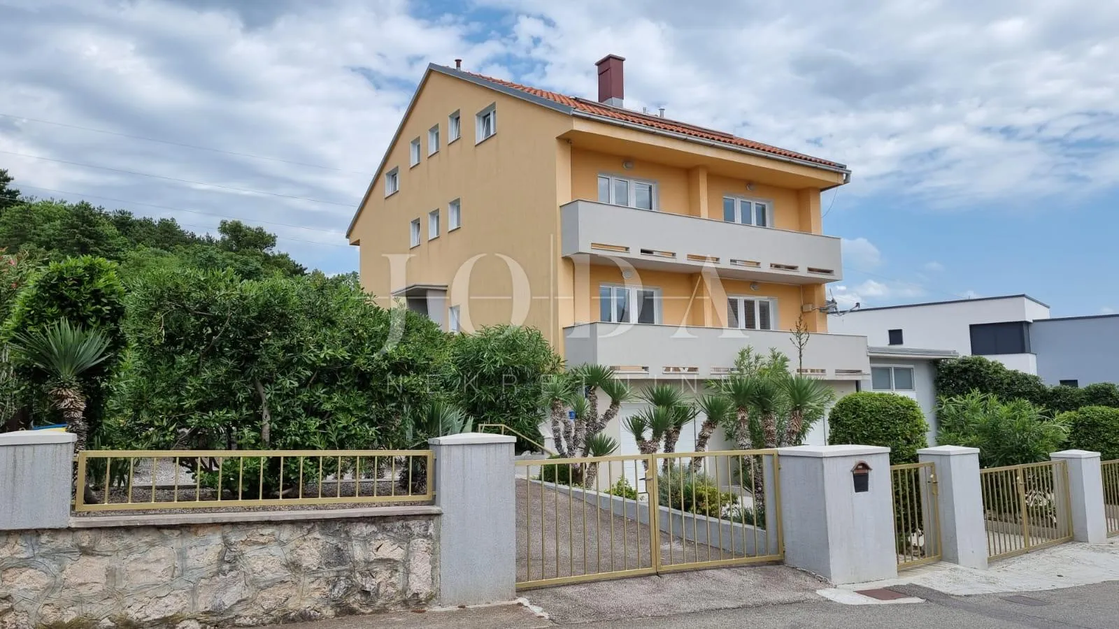 Crikvenica, samostojeća kuća sa bazenom! - cover