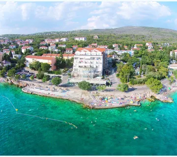 Hotel na prodaju prvi red do mora - cover
