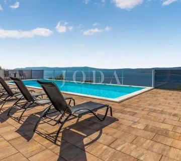 Kuća sa 6 stanova - cover