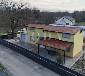 Novi Vinodolski, lijepa kuća na mirnoj lokaciji - cover