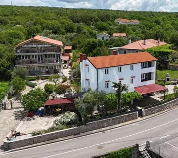 Kuća na prodaju blizu Malinske s pet apartmana - cover