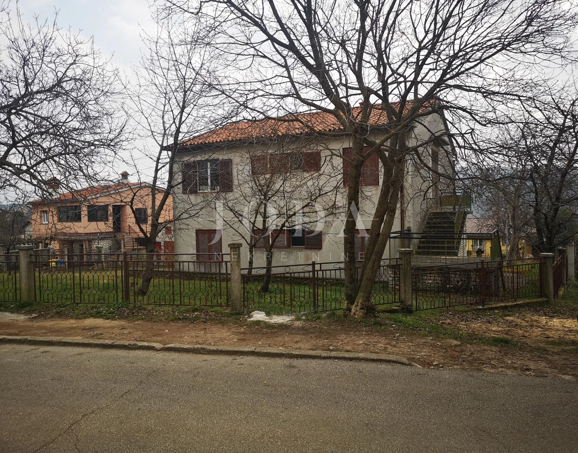 Obiteljska kuća za adaptaciju,LABIN - cover