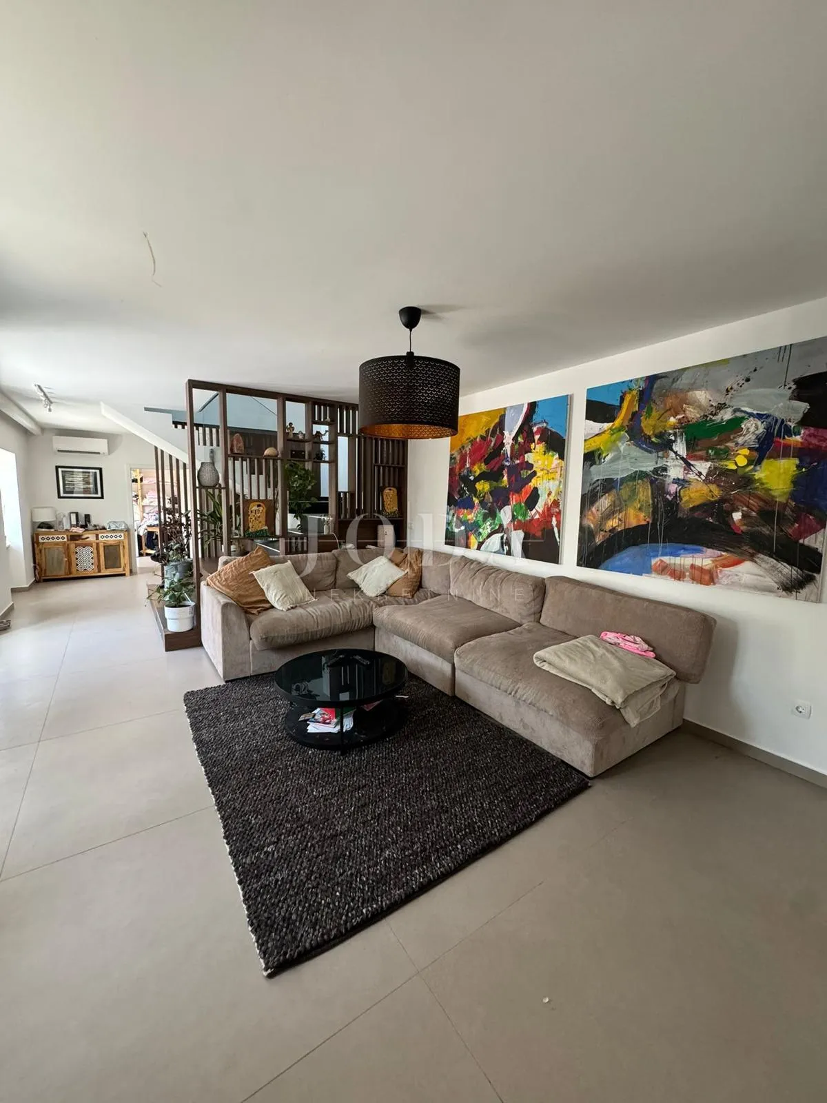 Kostrena - prostrana katnica s garažom i uređenim dvorištem - cover