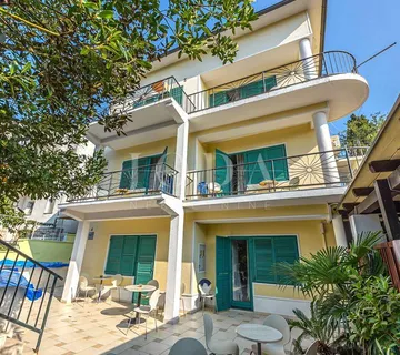 CRIKVENICA - Pansion s restoranom, 30 metara od mora - cover