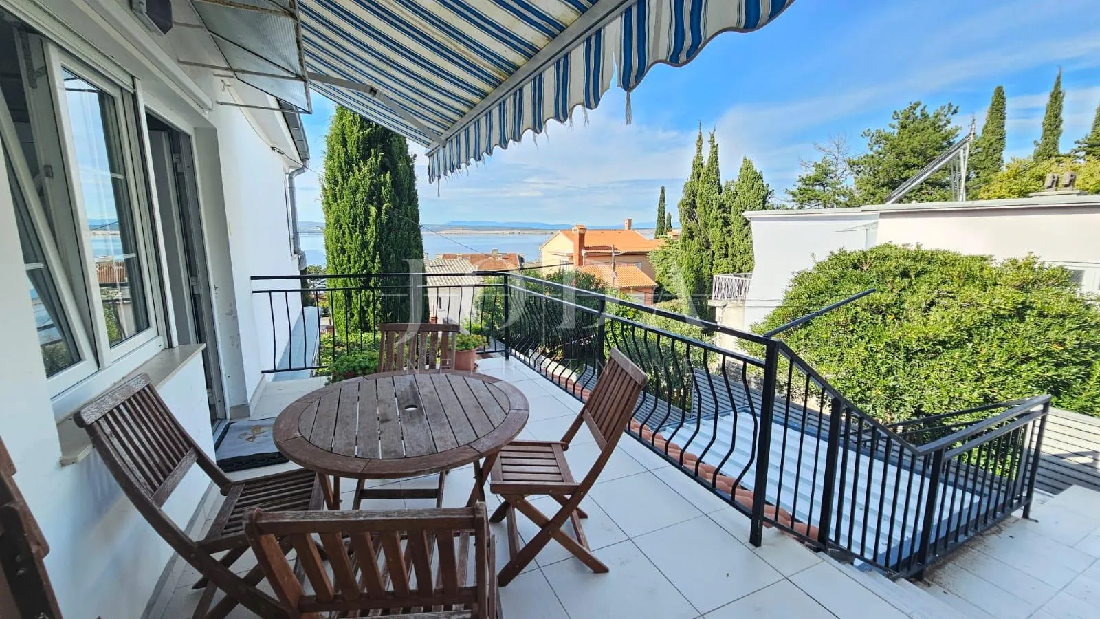 Dramalj stan na top lokaciji - cover