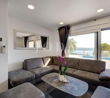 Dramalj moderna kuća sa bazenom i panoramskim pogledom na more - cover