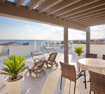 Seline, Starigrad - luksuzna villa s bazenom - cover