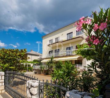 Selce kuća sa 7 apartmana - cover