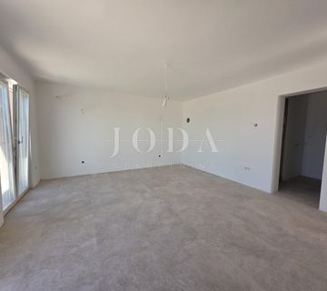 Crikvenica-stan na prvom katu u blizini centra i mora - cover