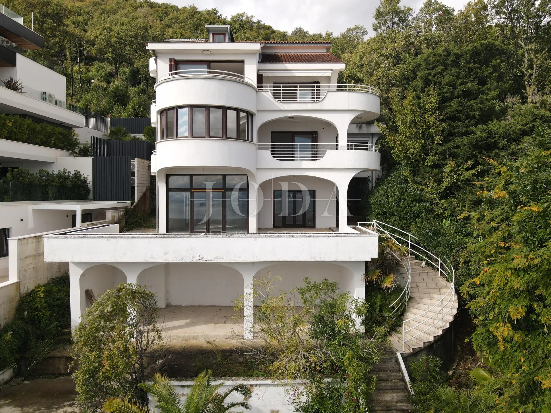 Opatija samostojeća kuća na lijepoj lokaciji - cover