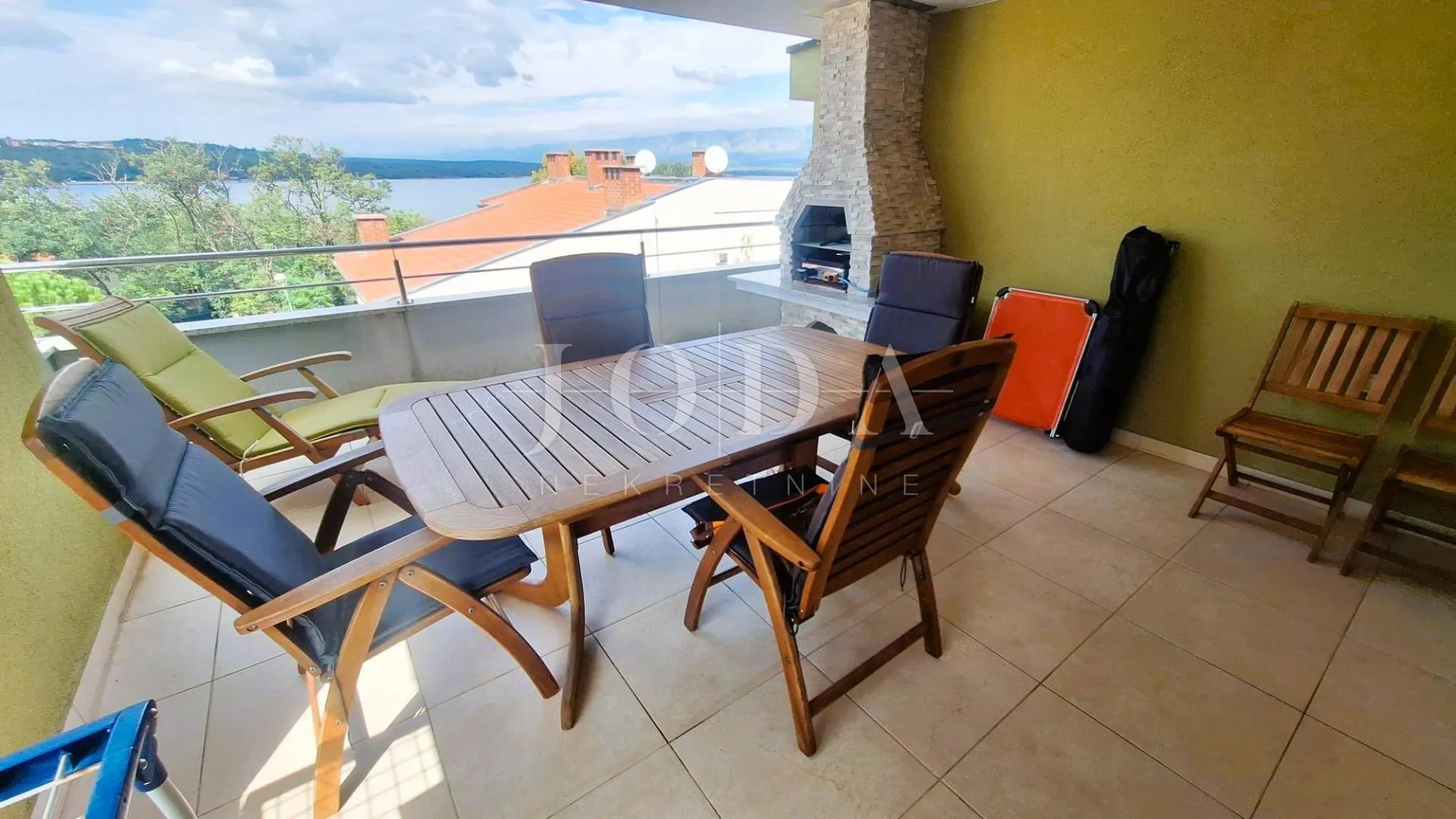 Otok Krk! Prostrani apartman 100 m do mora!  - cover