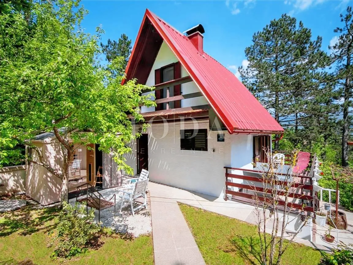 Fužine, Lič kuća u zelenoj oazi - cover