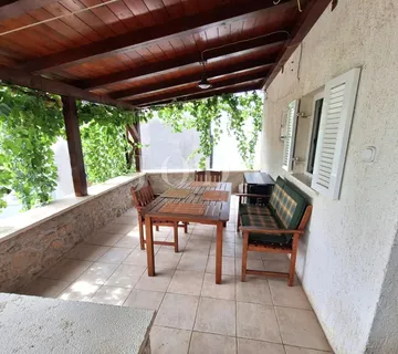 Kuća blizu mora s dva apartmana - Punat - cover