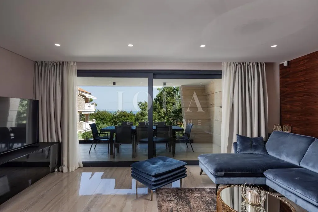 Luksuzni penthouse s bazenom i pogledom na more - cover